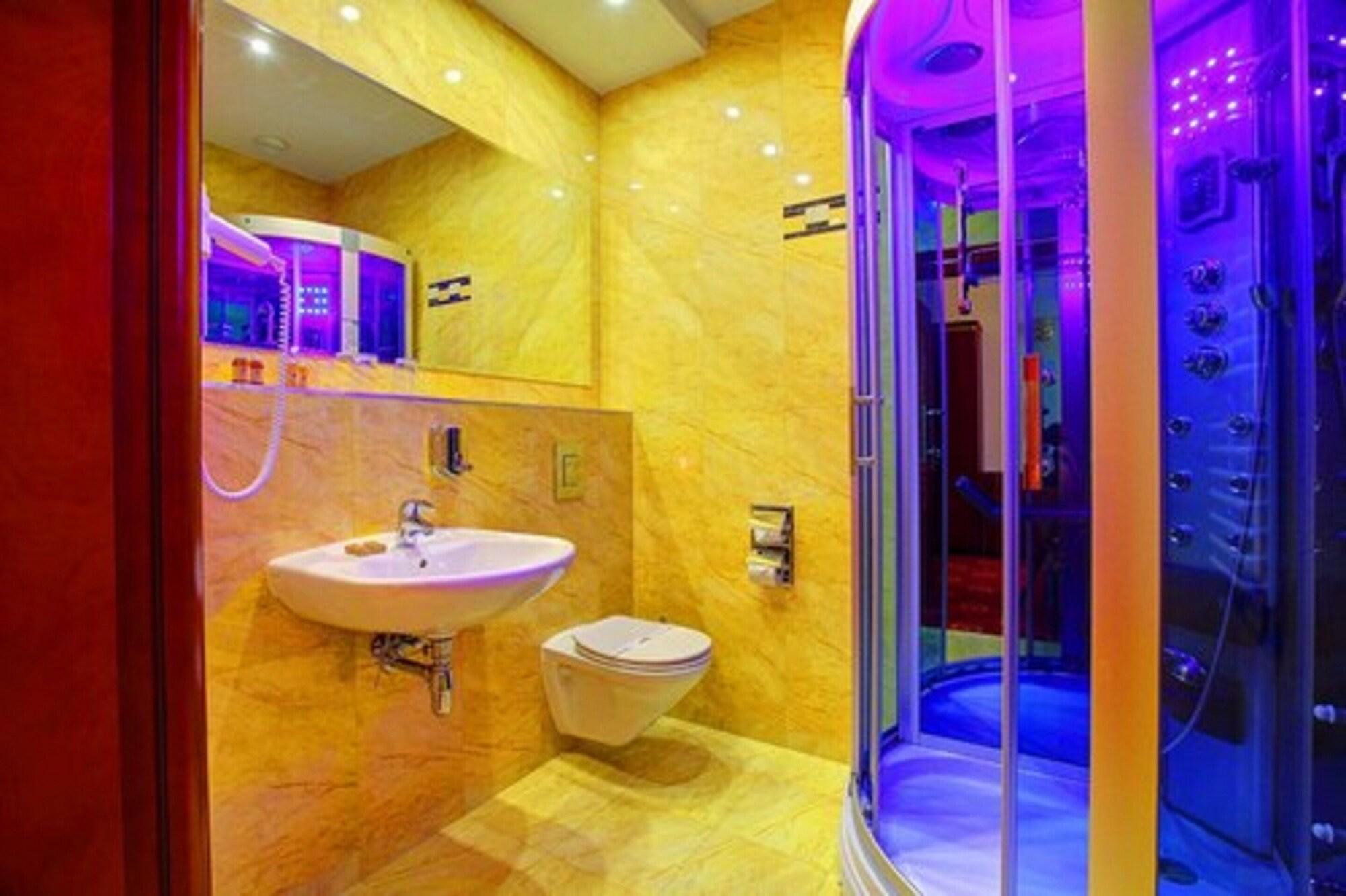 Hotel Holiday Park Hotel 3*
